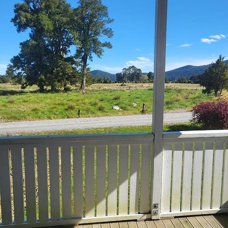 Misty Peaks Cottage Fox Glacier Bagian luar foto