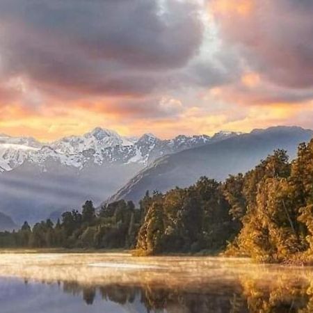 Misty Peaks Cottage Fox Glacier Bagian luar foto