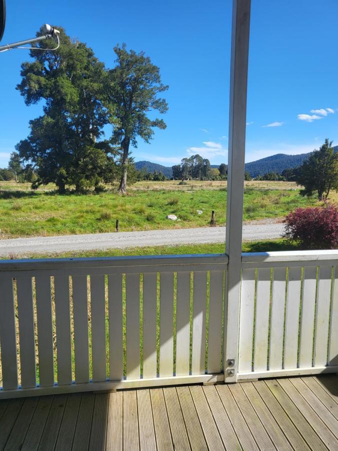 Misty Peaks Cottage Fox Glacier Bagian luar foto