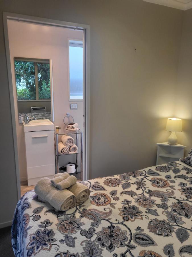 Misty Peaks Cottage Fox Glacier Bagian luar foto