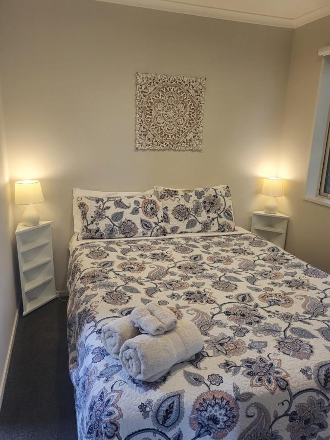 Misty Peaks Cottage Fox Glacier Bagian luar foto