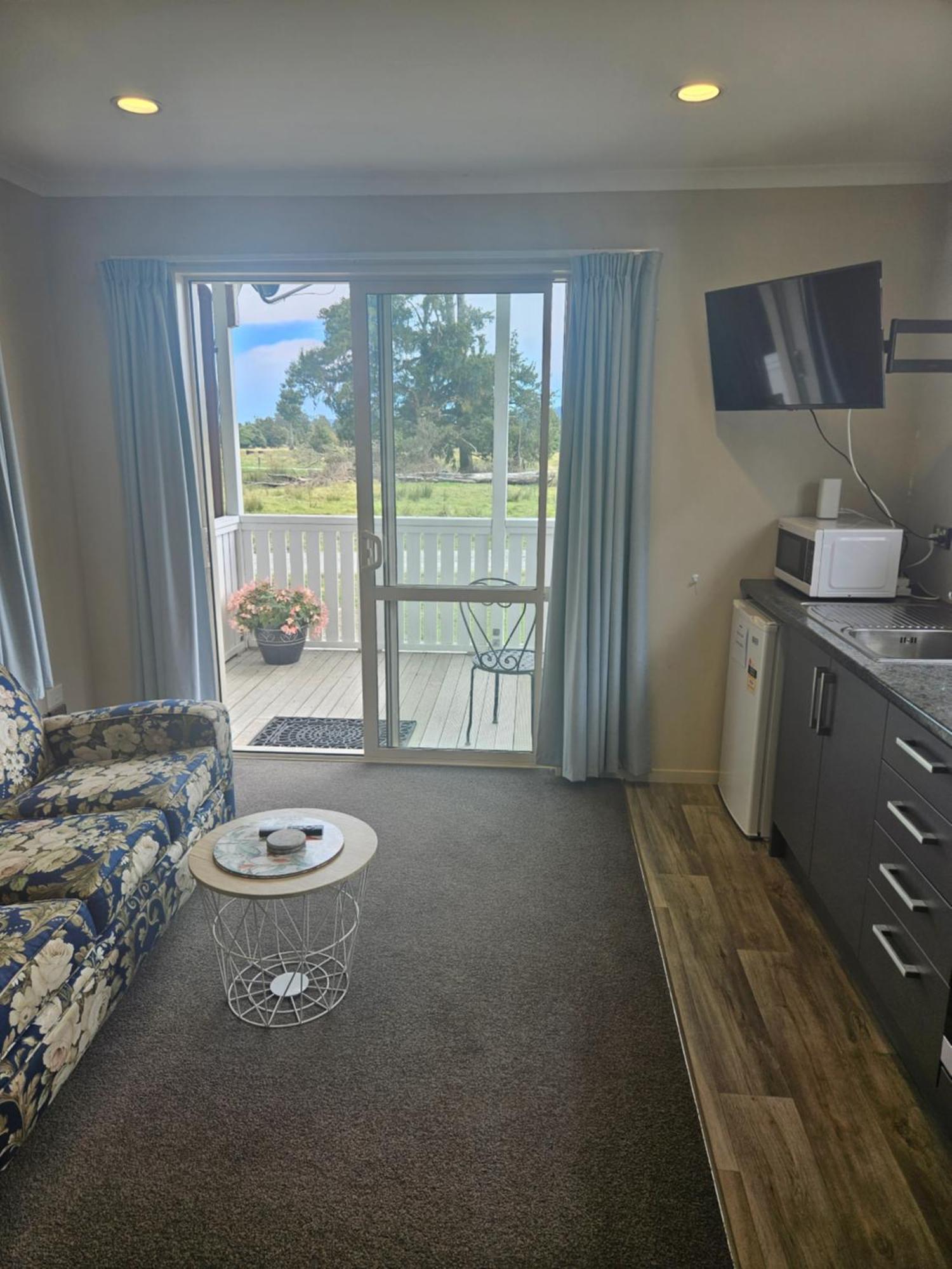 Misty Peaks Cottage Fox Glacier Bagian luar foto