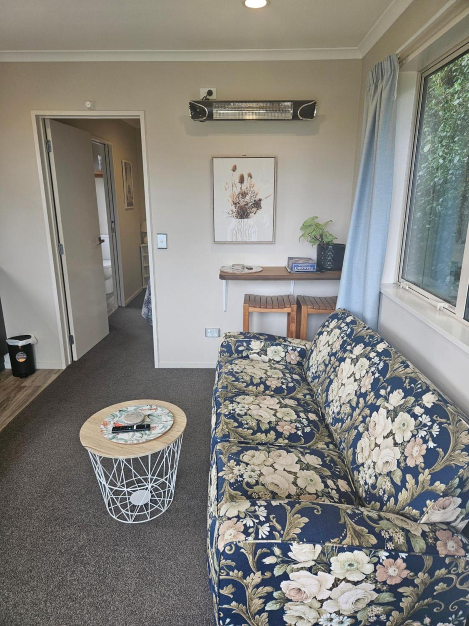 Misty Peaks Cottage Fox Glacier Bagian luar foto